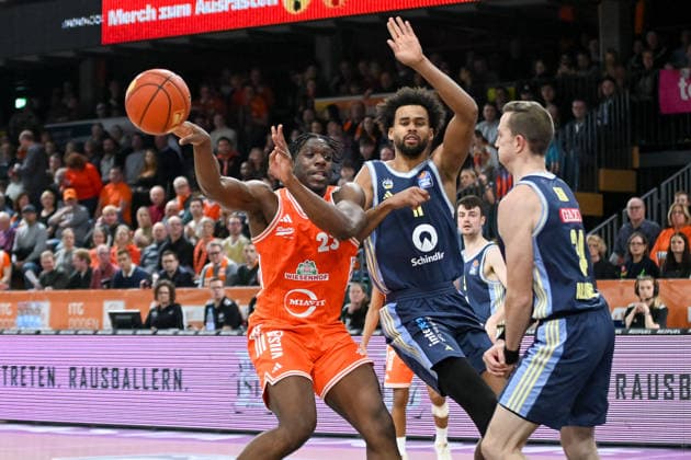 Malcolm Dandridge RASTA Vechhta, 23 on the ball against Norris Agbakoko ALBA Berlin, 17 RASTA Vechta vs ALBA Berlin, easyCredit Basketball Bundesliga, Matchday 16, Season 2025 2026, 17 01 2026, RASTA Vechta vs ALBA Berlin, easyCredit Basketball Bundesliga, Matchday 16, Season 2025 2026, 17 01 2026 Vechta Copyright: xEibner-Pressefoto RobertxGertzenx EP_RGN
