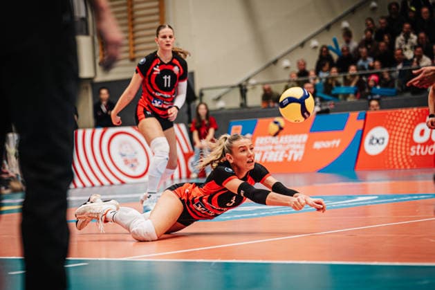 Volleyball Women Season 2025 2026 Volleyball Bundesliga ETV Hamburger Volksbank Volleys vs SSC Palmberg Schwerin 17 01 2026 Lina Köster 3, ETV Hamburger Volksbank Volleys jumps to the ball Hamburg CU Arena Hamburg Germany