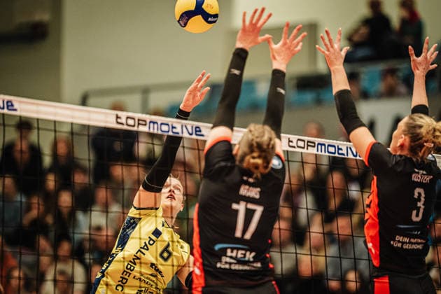 Volleyball Women Season 2025 2026 Volleyball Bundesliga ETV Hamburger Volksbank Volleys vs SSC Palmberg Schwerin 17 01 2026 Attack by Iris Vos 6, SSC Palmberg Schwerin Hamburg CU Arena Hamburg Germany