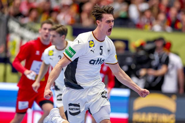 17 01 2026, Handball, Men s EHF EURO 2026, Germany Serbia, Jyske Bank Boxing in Herning, Denmark, Preliminary Round Miro Schluroff Germany 05 cheering Denmark