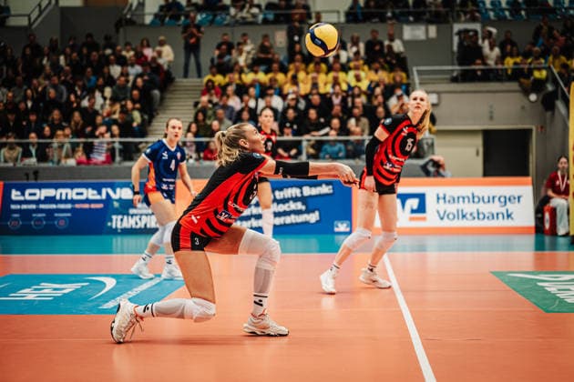 Volleyball Women Season 2025 2026 Volleyball Bundesliga ETV Hamburger Volksbank Volleys vs SSC Palmberg Schwerin 17 01 2026 Acceptance of Lina Köster 3, ETV Hamburger Volksbank Volleys Hamburg CU Arena Hamburg Germany