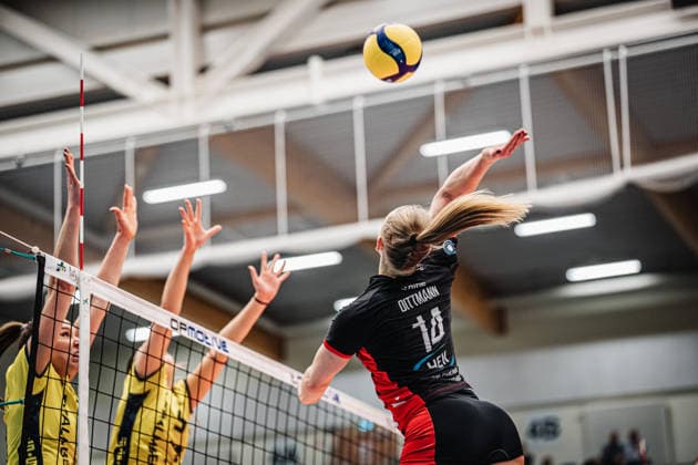 Volleyball Women Season 2025 2026 Volleyball Bundesliga ETV Hamburger Volksbank Volleys vs SSC Palmberg Schwerin 17 01 2026 Fiona Dittmann 14, ETV Hamburger Volksbank Volleys on the attack Hamburg CU Arena Hamburg Germany