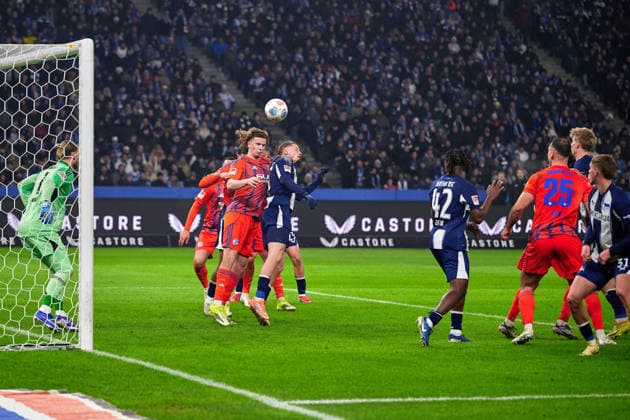 Hertha in front of the Schalke goal, Mika Tom Wallentowitz FC Schalke 04, 35 , GER, Hertha BSC vs ,FC Schalke 04, 2 Bundesliga, Season 2025 2026, Matchday 18, 17 01 2026 DFL REGULATIONS PROHIBIT ANY USE OF PHOTOGRAPHS AS IMAGE SEQUENCES AND OR QUASI VIDEO GER, Hertha BSC vs ,FC Schalke 04, 2 Bundesliga, Season 2025 2026, Matchday 18, 17 01 2026 Berlin Copyright: xClaudiusxRauch,xEibner-Pressefotox xClaudiusxRauchx EP_CRH