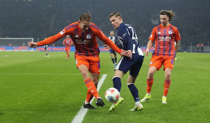 Timo Becker, Marten Winkler, Mika Wallentowitz duel match scene Action Sport Football Soccer DFL 2 Bundesliga Men 18 Matchday Season 2025 2026 17 01 2026 Hertha BSC Berlin vs FC Schalke 04 S04 DFL regulations prohibit any use of photographs as image sequences and or quasi video