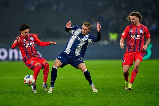 Soufiane El Faouzi FC Schalke 04, 23 , Marten Winkler Hertha BSC, 22 , Mika Tom Wallentowitz FC Schalke 04, 35 , GER, Hertha BSC vs ,FC Schalke 04, 2 Bundesliga, Season 2025 2026, Matchday 18, 17 01 2026 DFL REGULATES PROHIBIT ANY USE OF PHOTOGRAPHS AS IMAGE SEQUENCES AND OR QUASI VIDEO GER, Hertha BSC vs ,FC Schalke 04, 2 Bundesliga, Season 2025 2026, 18 Matchday, 17 01 2026 Berlin Copyright: xClaudiusxRauch,xEibner-Pressefotox xClaudiusxRauchx EP_CRH
