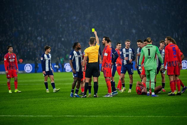 Yellow card for , Luca Schuler Hertha BSC, 11 , for foul on Nikola Katic FC Schalke 04, 25 , GER, Hertha BSC vs ,FC Schalke 04, 2 Bundesliga, Season 2025 2026, Matchday 18, 17 01 2026 DFL REGULATIONS PROHIBIT ANY USE OF PHOTOGRAPHS AS IMAGE SEQUENCES AND OR QUASI VIDEO GER, Hertha BSC vs ,FC Schalke 04, 2 Bundesliga, Season 2025 2026, Matchday 18, 17 01 2026 Berlin Copyright: xClaudiusxRauch,xEibner-Pressefotox xClaudiusxRauchx EP_CRH
