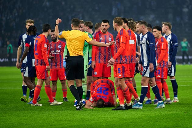 Yellow card for , Luca Schuler Hertha BSC, 11 , for foul on Nikola Katic FC Schalke 04, 25 , GER, Hertha BSC vs ,FC Schalke 04, 2 Bundesliga, Season 2025 2026, Matchday 18, 17 01 2026 DFL REGULATIONS PROHIBIT ANY USE OF PHOTOGRAPHS AS IMAGE SEQUENCES AND OR QUASI VIDEO GER, Hertha BSC vs ,FC Schalke 04, 2 Bundesliga, Season 2025 2026, Matchday 18, 17 01 2026 Berlin Copyright: xClaudiusxRauch,xEibner-Pressefotox xClaudiusxRauchx EP_CRH