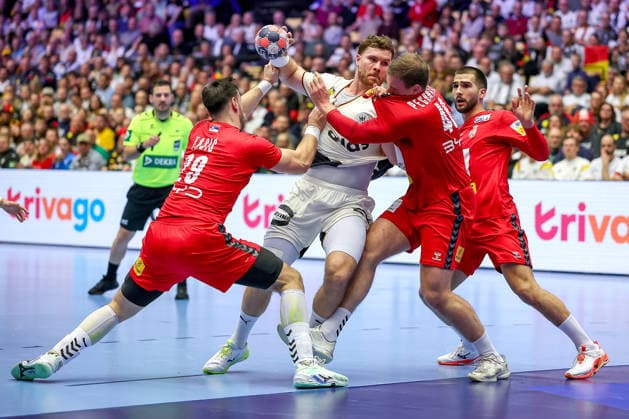 17 01 2026, Handball, Men s EHF EURO 2026, Germany Serbia, Jyske Bank Boxing in Herning, Denmark, Preliminary Round Johannes Golla Germany 04 in duel against Marko Tasic Serbia 29 Dragan Pechmalbec Serbia 46 Denmark