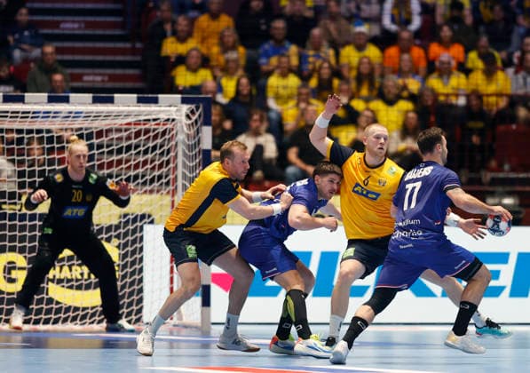 MALMÖ, SWEDEN 20260117 Swedens Max Darj and Felix Möller against the Netherlands players during the group stage match of the European Handball Championship between Sweden and the Netherlands in Malmö Arena, Malmö, Sweden, January 17, 2026 MALMÖ SWEDEN x10600x  Copyright: xAndreasxHillergren TTx HANDBOLLS-EM 2026 SVERIGE-NEDERLÄNDERNA