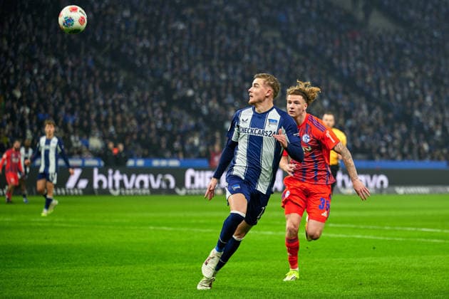 Marten Winkler Hertha BSC, 22 , Mika Tom Wallentowitz FC Schalke 04, 35 , GER, Hertha BSC vs ,FC Schalke 04, 2 Bundesliga, Season 2025 2026, Matchday 18, 17 01 2026 DFL REGULATIONS PROHIBIT ANY USE OF PHOTOGRAPHS AS IMAGE SEQUENCES AND OR QUASI VIDEO GER, Hertha BSC vs ,FC Schalke 04, 2 Bundesliga, Season 2025 2026, Matchday 18, 17 01 2026 Berlin Copyright: xClaudiusxRauch,xEibner-Pressefotox xClaudiusxRauchx EP_CRH