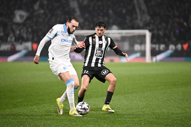 Angers SCO v Olympique de Marseille - Ligue 1 McDonald s 2025 2026 14 Yassin BELKHDIM (sco) - 09 Amine GOUIRI (om) during the Ligue 1 McDonald s match between Angers SCO and Olympique de Marseille at Stade Raymond Kopa on January 17, 2026 in Angers, France. Angers France  Copyright: xFEPx 776348254