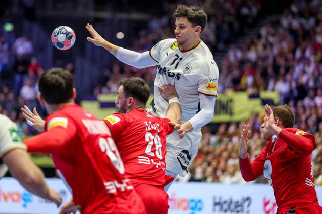 17 01 2026, Handball, Men s EHF EURO 2026, Germany Serbia, Jyske Bank Boxing in Herning, Denmark, Preliminary Round Marko Grgic Germany 71 in duel against Marko Tasic Serbia 29 Denmark
