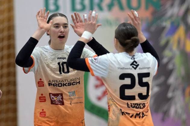 Isabel Kattner VfL Waiblingen 10 and Maxime Luber VfL Waiblingen 25 R , GER, SG 09 Kirchhof VfL Waiblingen, Handball, 2 Bundesliga Women, Matchday 14, Season 2025 2026, 17 01 2026, GER, SG 09 Kirchhof VfL Waiblingen, Handball, 2 Bundesliga Women, Matchday 14, Season 2025 2026, date Melsungen Copyright: xEibner-Pressefotox xRolandxSippelx EP_RSL