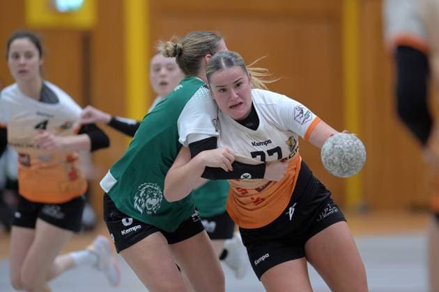 Maren Beatrice Keil VfL Waiblingen 77 on the ball , Marie Sauerwald SG 09 Kirchhof 8 L , GER, SG 09 Kirchhof VfL Waiblingen, Handball, 2 Bundesliga Women, Matchday 14, Season 2025 2026, 17 01 2026, GER, SG 09 Kirchhof VfL Waiblingen, Handball, 2 Bundesliga Women, Matchday 14, Season 2025 2026, date Melsungen Copyright: xEibner-Pressefotox xRolandxSippelx EP_RSL
