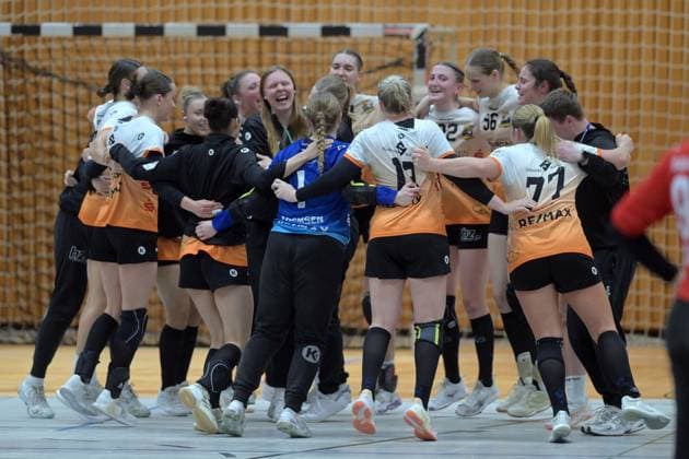 Cheers, joy after the win Maren Beatrice Keil VfL Waiblingen 77 , Sarah Norregaard Thomsen Goalkeeper VfL Waiblingen 1 , GER, SG 09 Kirchhof VfL Waiblingen, Handball, 2 Bundesliga Women, Matchday 14, Season 2025 2026, 17 01 2026, GER, SG 09 Kirchhof VfL Waiblingen, Handball, 2 Bundesliga Women, Matchday 14, Season 2025 2026, date Melsungen Copyright: xEibner-Pressefotox xRolandxSippelx EP_RSL