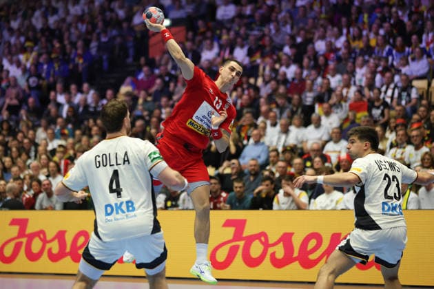 Serbia Germany, EHF Handball European Championship 2026 Uros Borzas Serbia, 13 throws against the defending Johannes Golla Germany, 4 and Renars Uscins Germany 23 Handball EHF European Championship, international match between Serbia and Germany on January 17, 2026 in Herning Denmark , Herning Denmark Jyske Bank Boxen