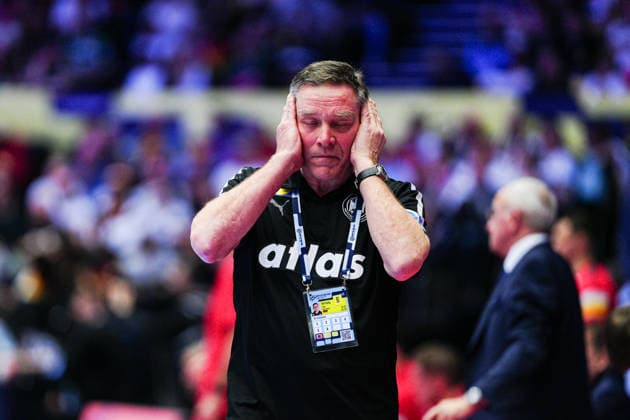 Alfred Gislason (Deutschland, Trainer) verzweifelt DEN, Serbien vs. Deutschland, Handball, EHF Europameisterschaft 2026, Gruppe A, Spieltag 2, 17.01.2026 DEN, Serbien vs. Deutschland, Handball, EHF Europameisterschaft 2026, Gruppe A, Spieltag 2, 17.01.2026 Herning *** Alfred Gislason Germany, Coach desperate DEN, Serbia vs Germany, Handball, EHF European Championship 2026, Group A, Matchday 2, 17 01 2026 DEN, Serbia vs Germany, Handball, EHF European Championship 2026, Group A, Matchday 2, 17 01 2026 Herning Copyright: xEibner-Pressefoto MarcelxvonxFehrnx EP_MFN