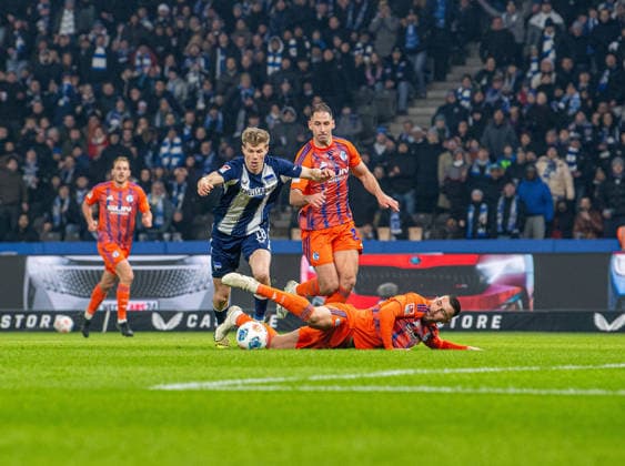 Soccer, Men, Season 2025 2026, 2 Bundesliga 18 Matchday , Hertha BSC FC Schalke 04, f l Luca Schuler Hertha BSC , Hasan Kurucay Schalke , Nikola Katic Schalke , 17 01 2026, Copyright: xSebastianxRäppold MatthiasxKochx