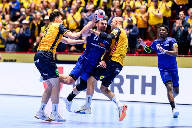 260117 Nikola Roganovic and Lukas Sandell of Sweden and Dani Baijens of Netherlands during the EHF European Handball Championship handball match between Sweden and the Netherlands on January 17, 2026 in Malmö handball handball handballs em 2026 sverige sweden nederländerna netherlands ehf european handball championship sverige bbeng bbauto  Copyright: MATHILDAxSCHULER BB260117MA248