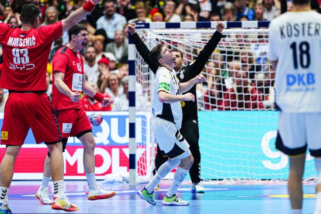 Lukas Zerbe Germany, 17 disappointed after missed 7 meter throw goal, cheering Serbia DEN, Serbia vs Germany, Handball, EHF European Championship 2026, Group A, Matchday 2, 17 01 2026 DEN, Serbia vs Germany, Handball, EHF European Championship 2026, Group A, Matchday 2, 17 01 2026 Herning Copyright: xEibner-Pressefoto MarcelxvonxFehrnx EP_MFN