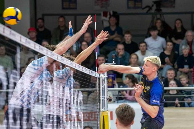 1 Volleyball Bundesliga Season 2025 2026 Cerebricks Volley Goats Mitteldeutschland vs ASV Dachau Halle, Germany January 17, 2026 In the picture v re Samuel Schellenberg Bitterfeld Halle Saale swh Arena Sachsen Anhalt Germany