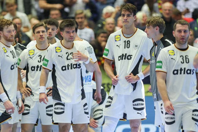 Serbia Germany, EHF European Handball Championship 2026 Disappointment among Renars Uscins Germany 23 and Julian Köster Germany, 18 and their teammates after the defeat Handball EHF European Championship, international match between Serbia and Germany on January 17, 2026 in Herning Denmark , Herning Denmark Jyske Bank Boxing
