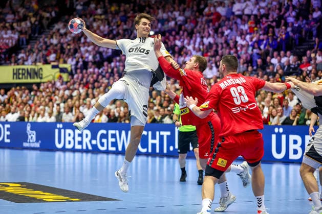 17 01 2026, Handball, Men s EHF EURO 2026, Germany Serbia, Jyske Bank Boxing in Herning, Denmark, Preliminary Round Julian Köster Germany 18 in duel against Stefan Dodic Serbia 40 Mijajlo Marsenic Serbia 93 Denmark