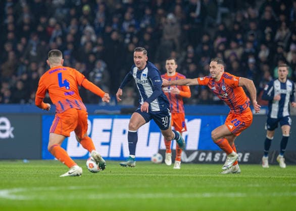 Soccer, Men, Season 2025 2026, 2 Bundesliga 18 Matchday , Hertha BSC FC Schalke 04, v l Hasan Kurucay Schalke , Paul Seguin Hertha BSC , Nikola Katic Schalke , 17 01 2026, Copyright: xSebastianxRäppold MatthiasxKochx