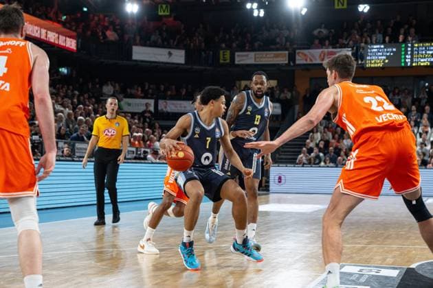 Scene with Jack Kayil 7 Alba Berlin and Jwan Roberts 13 Alba Berlin against 22 Rasta Vechta and 4 Rasta Vechta in action Game action with Jack Kayil 7 Alba Berlin and 22 Rasta Vechta Copyright: xFeyzullahxGökalp feyzofsportsx