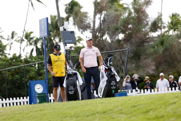 January 17, 2026, Honolulu, Hawaii, USA: TOM HOGE, right, and his caddy stand in the tee box at the 1st during Round 3 of the 2026 Sony Open in Honolulu, Hawaii on January 17, 2026. Honolulu USA - ZUMAm310 20260117_zsp_m310_070 Copyright: xElliotxMilesx