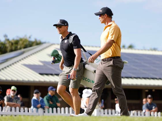 January 17, 2026, Honolulu, Hawaii, USA: ADAM SCOTT, right, and his caddy arrive at the 1st during Round 3 of the 2026 Sony Open in Honolulu, Hawaii on January 17, 2026. Honolulu USA - ZUMAm310 20260117_zsp_m310_079 Copyright: xElliotxMilesx