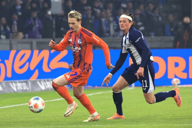 DEU, DFL, 2 FBL, Hertha BSC vs Schalke 04, 17 01 2026, Berliner Olympiastadion, Berlin, DEU, DFL, 2 FBL, Hertha BSC vs Schalke 04, im Bild Fabian Reese Hertha BSC Berlin 11 , FINN PORATH Schalke 04 27 DFL regulations prohibit any use of Photographs as image sequences and or quasi video nordphotoxGmbHx xEngler nph00076