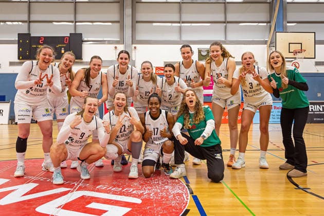 17 01 2026, xovx, Basketball Women 2 Bundesliga Nord, Bender Baskets Grünberg Hürther BC The players of Bender Baskets Grünberg celebrate the 82 50 victory against Hürther BC Grünberg Sporthalle Theo Koch Schule Hessen Germany EN