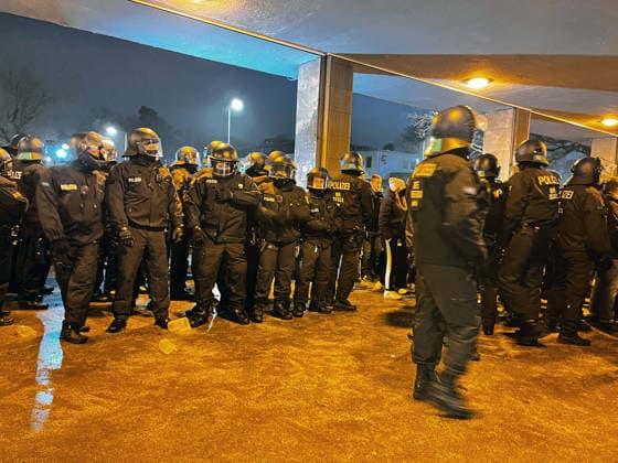 Soccer, Men, Season 2025 2026, 2 Bundesliga 18 Matchday , Hertha BSC FC Schalke 04, at S Bahnhof Olympiastadion police and Schalke fans clashed on the departure after the game, 17 01 2026, Copyright: xSebastianxRäppold MatthiasxKochx