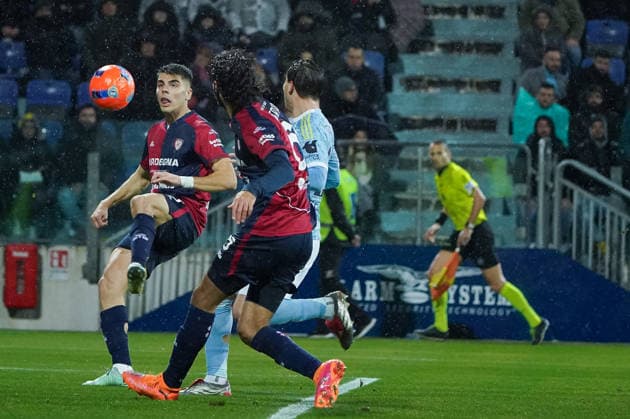 Cagliari Calcio v Juventus FC - Serie A Adam Obert ( 33 Cagliari Calcio) plays during the Serie A TIM match between Cagliari Calcio and Juventus FC in Italy, on January 17, 2026 Cagliari Italy  Copyright: xAlessandroxToccox originalFilename:alessandro-cagliari260117_nphpH.jpg