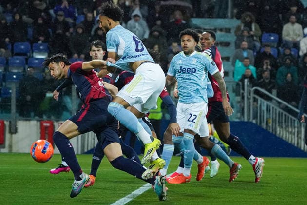 Cagliari Calcio v Juventus FC - Serie A Lloyd Kelly (Juventus FC) plays during the Serie A TIM match between Cagliari Calcio and Juventus FC in Italy, on January 17, 2026 Cagliari Italy  Copyright: xAlessandroxToccox originalFilename:alessandro-cagliari260117_npUcW.jpg
