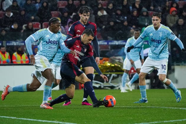 Cagliari Calcio v Juventus FC - Serie A Gianluca Gaetano ( 10 Cagliari Calcio) plays during the Serie A TIM match between Cagliari Calcio and Juventus FC in Italy, on January 17, 2026. Cagliari Italy  Copyright: xAlessandroxToccox originalFilename:alessandro-cagliari260117_npger.jpg