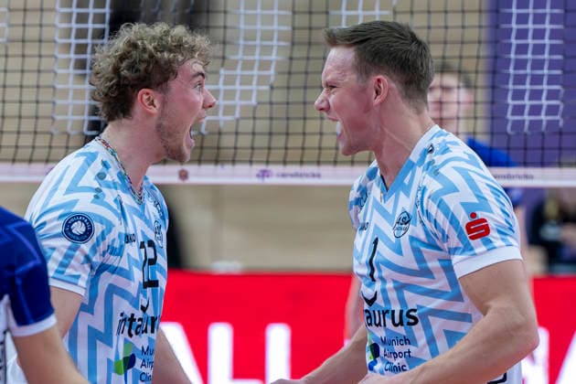 1 Volleyball Bundesliga season 2025 2026 Cerebricks Volley Goats Mitteldeutschland vs ASV Dachau Halle, Germany January 17, 2026 In the picture from left Severin Brandt Dachau and Levi Olson Dachau cheering, joy, emotion, facial expression, strong facial expression, emotion, Halle Saale swh Arena Sachsen Anhalt Germany
