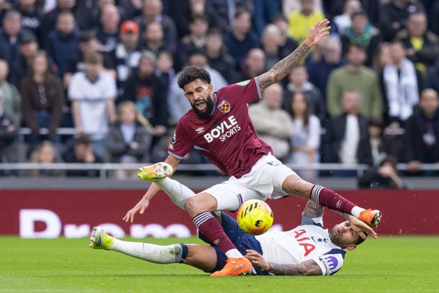 Tottenham Hotspur v West Ham United, Premier League, Football, Tottenham Hotspur Stadium, London, UK - 17 Jan 2026 Cristian Romero of Tottenham Hotspur tackles Pablo of West Ham United London Tottenham Hotspur Stadium Tottenham GBR, UK NEWSPAPERS OUT Copyright: xEllixBirchx