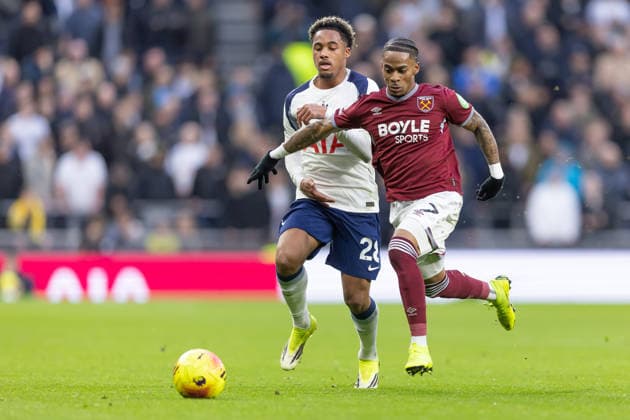 Tottenham Hotspur v West Ham United, Premier League, Football, Tottenham Hotspur Stadium, London, UK - 17 Jan 2026 Wilson Odobert of Tottenham Hotspur and Crysencio Summerville of West Ham United London Tottenham Hotspur Stadium Tottenham GBR, UK NEWSPAPERS OUT Copyright: xEllixBirchx