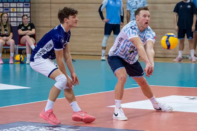 1 Volleyball Bundesliga Season 2025 2026 Cerebricks Volley Goats Mitteldeutschland vs ASV Dachau Halle, Germany January 17, 2026 Pictured from left Mika Kenji Takano Dachau and Levi Olson Dachau Halle Saale swh Arena Sachsen Anhalt Germany