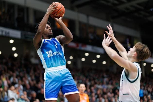Nahiem Alleyne Skyliners Frankfurt in a duel with Steven Ashworth Gladiators Trier , Vet Concept Gladiators Trier vs Skyliners Frankfurt, Basketball, easyCredit BBL, Matchday 16, Season 2025 2026, 17 01 2026 Vet Concept Gladiators Trier vs Skyliners Frankfurt, Basketball, easyCredit BBL, Matchday 16, Season 2025 2026, 17 01 2026 Copyright: xEibner-Pressefoto AlexanderxNeisx EP_ANS