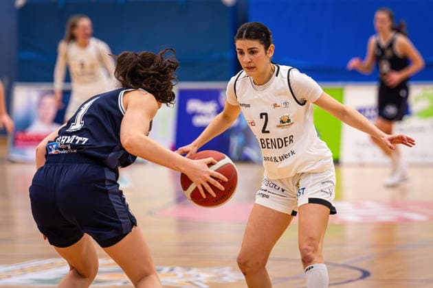 17 01 2026, xovx, Basketball Women 2 Bundesliga Nord, Bender Baskets Grünberg Hürther BC v l Sara Schmitz Hürther BC , Lotte Seegräber Bender Baskets Grünberg Grünberg Sporthalle Theo Koch Schule Hessen Deutschland DE