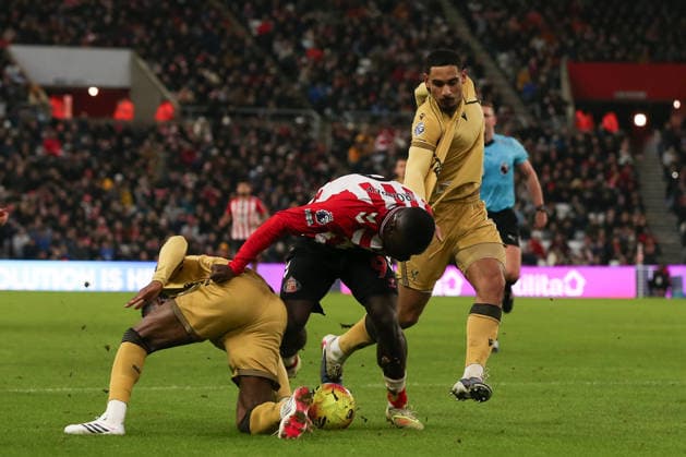 Sunderland v Crystal Palace - Premier League Brian Brobbey of Sunderland is challenged inside the Crystal Palace area during the Premier League match between Sunderland and Crystal Palace at the Stadium of Light in Sunderland, England, on January 17, 2026. Sunderland Tyne and Wear United Kingdom  Copyright: xMIxNewsx originalFilename:fletcher-sunderla260117_npITh.jpg