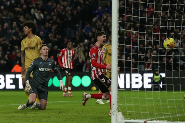 Sunderland v Crystal Palace - Premier League Dean Henderson of Crystal Palace watches as Brian Brobbey of Sunderland scores during the Premier League match between Sunderland and Crystal Palace at the Stadium of Light in Sunderland, England, on January 17, 2026. Sunderland Tyne and Wear United Kingdom  Copyright: xMIxNewsx originalFilename:fletcher-sunderla260117_np6Ut.jpg
