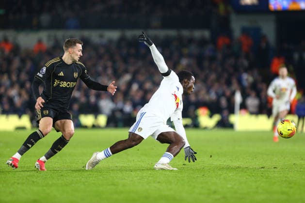 Leeds United v Fulham - Premier League Timothy Castagne of Fulham (L) and Wilfried Gnonto of Leeds United (R) are in action during the Premier League match between Leeds United and Fulham at Elland Road in Leeds, England, on January 17, 2026. Leeds West Yorkshire United Kingdom  Copyright: xMIxNewsx originalFilename:fletcher-leedsuni260117_npB56.jpg