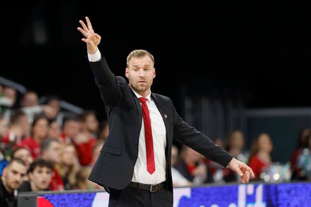 from left to right Head Coach Anton Gavel Bamberg Baskets 17 01 2026, Basketball, BBL, BMA365 Bamberg Baskets vs Fitness First Wuerzburg Baskets, GER, Bamberg, Brose Arena Copyright: HMBxMedia xHeikoxBecker