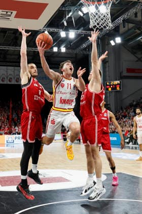 f l n r Daniel Keppeler Bamberg Baskets, 31 m Brae Ivey Fitness First Wuerzburg Baskets, 11 and Daniel Keppeler Bamberg Baskets, 31 17 01 2026, Basketball, BBL, BMA365 Bamberg Baskets vs Fitness First Wuerzburg Baskets, GER, Bamberg, Brose Arena Copyright: HMBxMedia xHeikoxBecker
