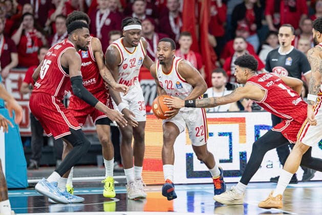 f l n r Ejiofor Onu Bamberg Baskets,11 , Demarcus Marquette Demonia Bamberg Baskets, 8 , Charles Thompson Fitness First Wuerzburg Baskets, 32 , Johnathan Stove Fitness First Wuerzburg Baskets, 22 and Ibrahim Watson Bamberg Baskets, 2 , 17 01 2026, Basketball, BBL, BMA365 Bamberg Baskets vs Fitness First Wuerzburg Baskets, GER, Bamberg, Brose Arena Copyright: HMBxMedia xHeikoxBecker