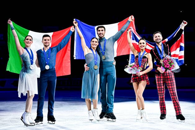 Ice Dance Awards, L-R, Charlene GUIGNARD & Marco FABBRI (ITA) second place, Laurence FOURNIER BEAUDRY & Guillaume CIZERON (FRA) first place, Lilah FEAR & Lewis GIBSON (GBR) third place, during Victory Ceremony, at the ISU Figure skating, Eiskunstlauf European Championships 2026, at Utilita Arena Sheffield, on January 17, 2026 in Sheffield, Great Britain. Noxthirdxpartyxsales  aflo_316453130